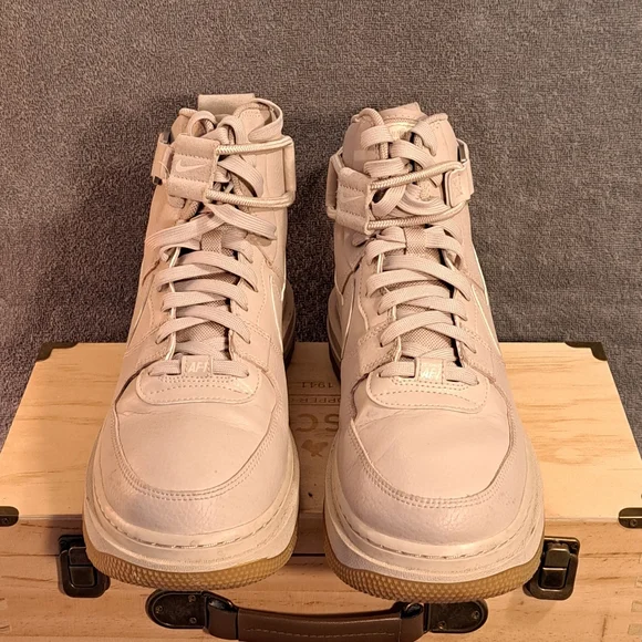 Nike Women's Air Force 1 High Utility 2.0, Size 10.5 - Picture 2 of 12